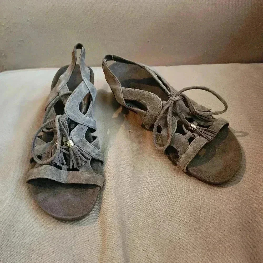 Vionic Kalie Wedge Sandal with Fringe Brown Greige Size 7